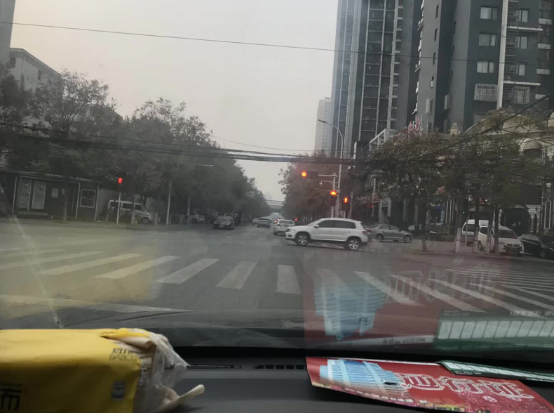 限行第一天！鄭州的早高峰是這個(gè)樣子的