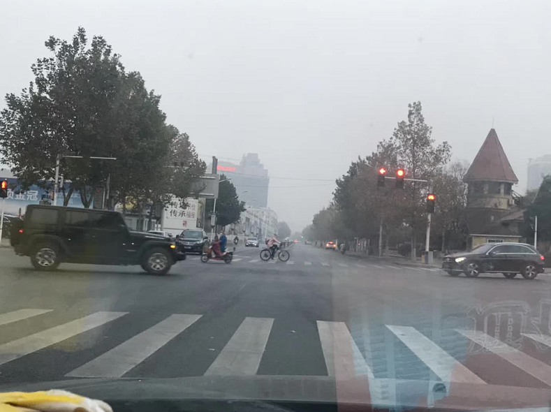 限行第一天！鄭州的早高峰是這個(gè)樣子的