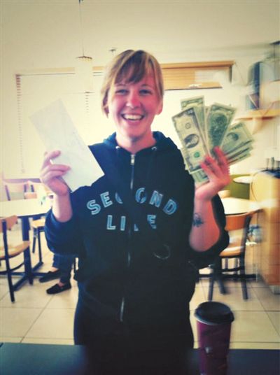 找到錢的“粉絲”會上傳一張與錢的合照。