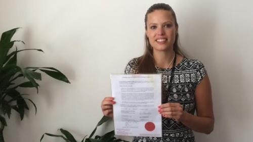 勞拉·E·S·馬修斯的護照簽名欄用的是L.Skywalker（L.天行者）。