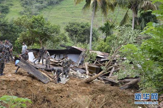 10月29日，斯里蘭卡救援部隊(duì)抵達(dá)山體滑坡災(zāi)區(qū)展開救援。