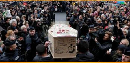 圖為送葬當(dāng)天的場(chǎng)景。