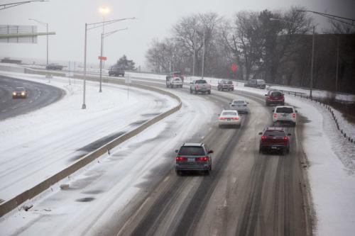 特大暴風(fēng)雪襲擊美國東北部，多州進入緊急狀態(tài)。