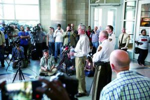 　圣路易斯縣檢方15日宣布，當(dāng)?shù)鼐揭炎カ@12日在弗格森市槍擊兩名執(zhí)勤警察的犯罪嫌疑人威廉斯。