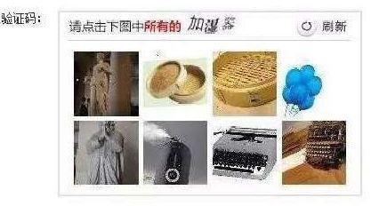 澎湃新聞?dòng)浾邚蔫F路上海站了解到，目前窗口售票采用的系統(tǒng)與12306網(wǎng)購不同，購票者通過身份證件的驗(yàn)證，即可購票。根據(jù)往年經(jīng)驗(yàn)，每年臘月二十三到二十九的火車票最為緊俏，對(duì)應(yīng)的網(wǎng)絡(luò)購票日期為12月4日至10日，春運(yùn)火車票搶票也進(jìn)入最白熱化的狀態(tài)。對(duì)此，鐵路部門提醒，如果沒能在第一時(shí)間買到票，旅客不妨在起售時(shí)間30分鐘后、開車前15天和開車前1天三個(gè)時(shí)間點(diǎn)“撿漏”，可能會(huì)有意外的收獲。