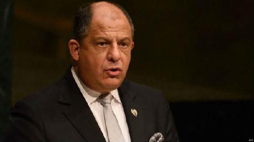 哥斯達(dá)黎加總統(tǒng)路易斯·索利斯表示，政府亟需資金因應(yīng)財(cái)政赤字，但中國提供10億美元貸款的時(shí)機(jī)仍未成熟。（圖片來源：英國廣播公司網(wǎng)站）