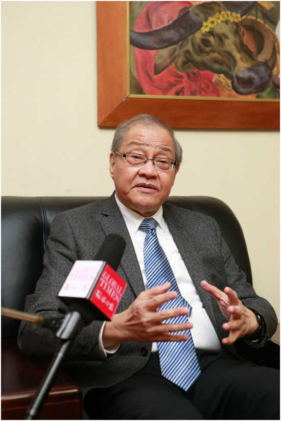 羅馬納大使在菲律賓駐華大使館接受本報記者專訪。李昊攝