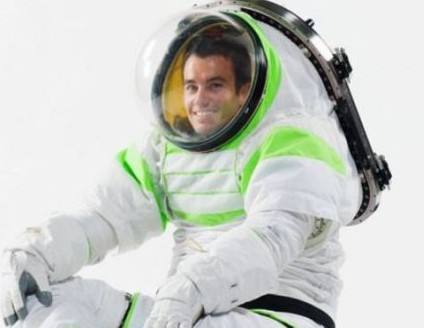 18個保障生命運轉(zhuǎn)系統(tǒng)的背包中只有11個可用，這些背包是用于支持宇航員在開放的宇宙空間中工作使用的，這些不可用的背包使得工作人員對在空間站工作結(jié)束之前的狀況表示擔(dān)憂。