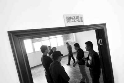  副經理室裝修得相當豪華，稱得上“土豪”級別