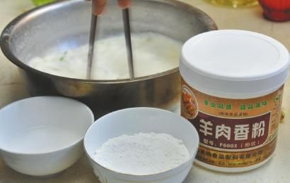市面上出售的羊肉香粉等食品添加劑。