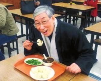 吳頌今到慶豐包子鋪找靈感。