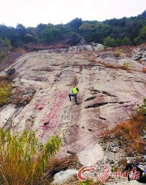 “蔣周經(jīng)緯”上傳的涂鴉圖。加油轉(zhuǎn)過彎就到了蔣周經(jīng)緯書。網(wǎng)絡(luò)截圖
