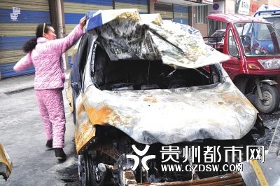 才跑8000公里的車(chē)被燒得不成樣子。