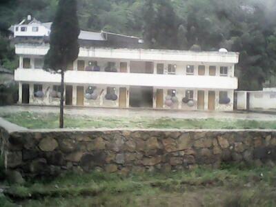 昨日，貴州畢節(jié)某小學(xué)，只有二、四、六三個(gè)年級，四年級學(xué)生30多名。讀者供圖