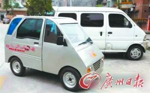 老人半年花5000元造迷你面包車(chē)送孫子上學(xué)