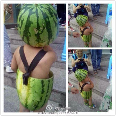 網(wǎng)友曬“解暑神器”:西瓜褲礦泉水床(圖) 網(wǎng)友曬“解暑神器”:西瓜褲礦泉水床(圖)