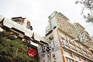 這張網(wǎng)上瘋傳的重慶穿樓輕軌圖引發(fā)網(wǎng)友熱議 這張網(wǎng)上瘋傳的重慶穿樓輕軌圖引發(fā)網(wǎng)友熱議