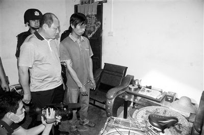 今年8月，我國(guó)內(nèi)地發(fā)生多起單身女性乘坐“黑車”后慘遭車主殺害的案件，被網(wǎng)友稱為“黑色8月”。