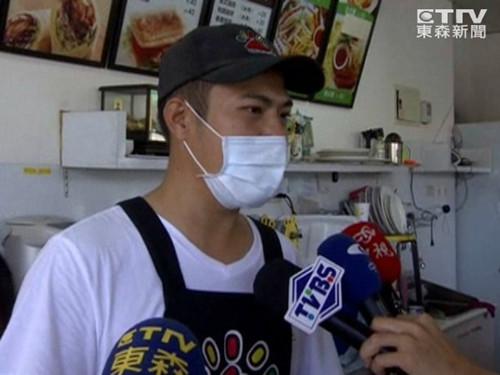 老板表示，妻子的主治醫(yī)師也說過，確實有“驚嚇導致流產”的案例。