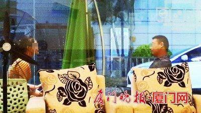 謝某約本報女記者在廈大附近一家咖啡廳見面，侃侃而談