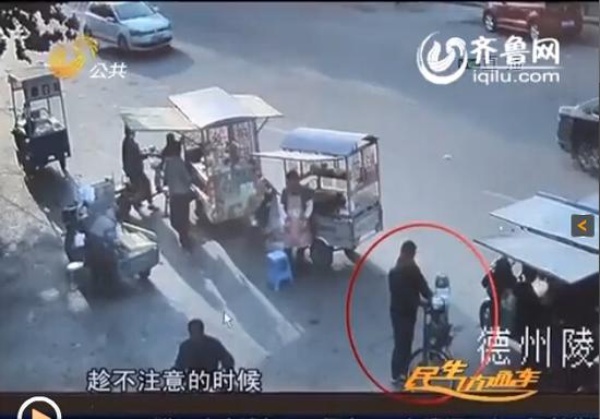 在臨盤市場被抓之后，薦某竟然拿出了一把匕首