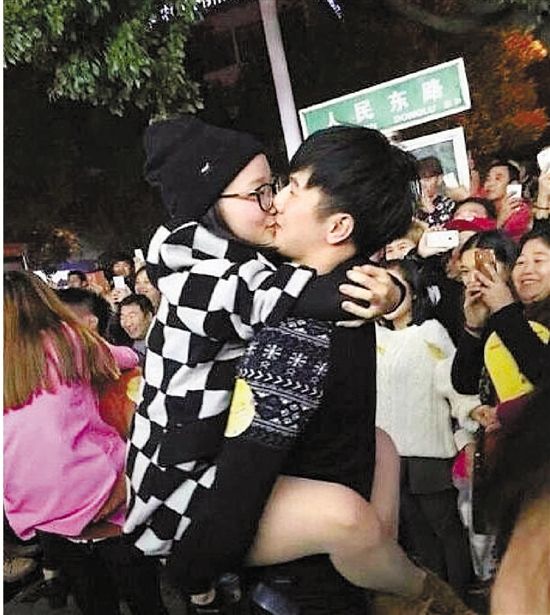 雖只是縣城的比賽，但水準(zhǔn)著實(shí)不低，居然有選手采用考拉式。