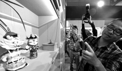 北京故宮吉祥物“壯壯”和“美美”昨天首度對(duì)外亮相。中新社發(fā)