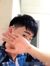 事發(fā)前，小曾發(fā)出一張剛剛剪完短發(fā)的照片。