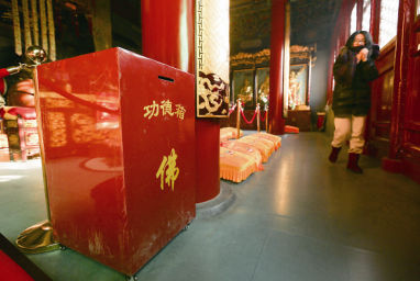景區(qū)私設的功德箱已全部撤換，留下的功德箱屬于僧眾