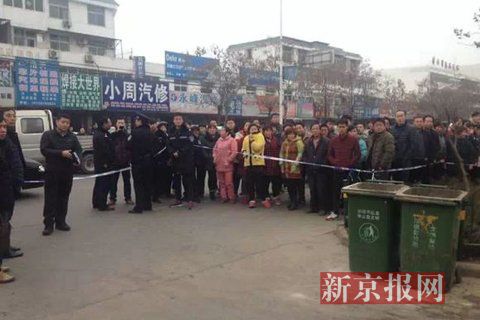 亳州路邊垃圾桶內(nèi)驚現(xiàn)碎尸。網(wǎng)友供圖