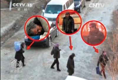 乞討完畢后，各有分工的乞討者們聚在一起，結(jié)伙回到居住地。央視截圖