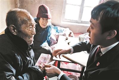 法官送去贍養(yǎng)費。