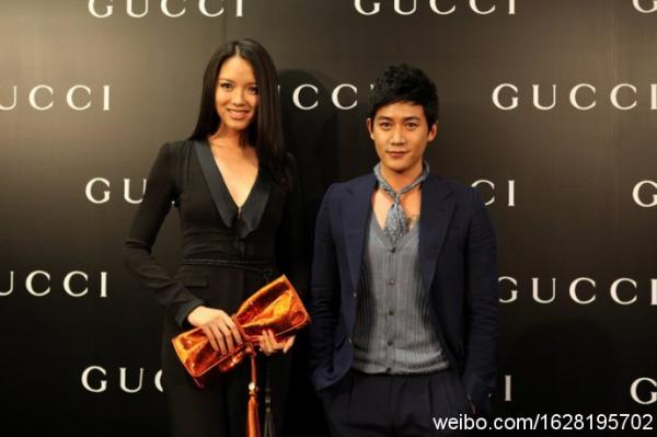 最右竟然是何韻詩，信號(hào)滿格……