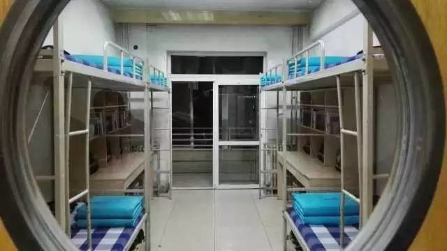 這個學(xué)校的男生宿舍火了！女同學(xué)都喊著要嫁