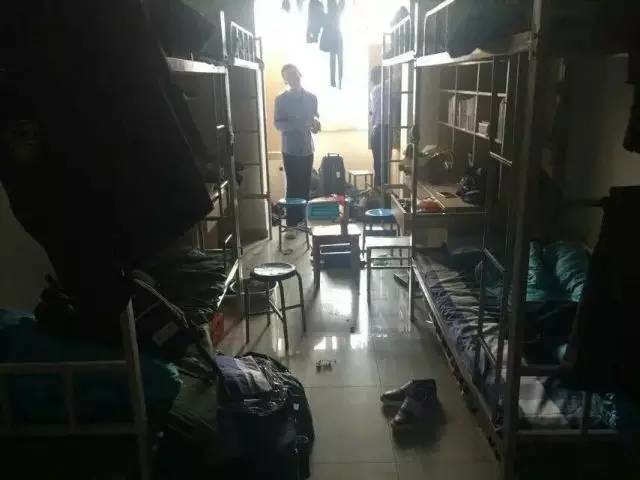 這個學(xué)校的男生宿舍火了！女同學(xué)都喊著要嫁