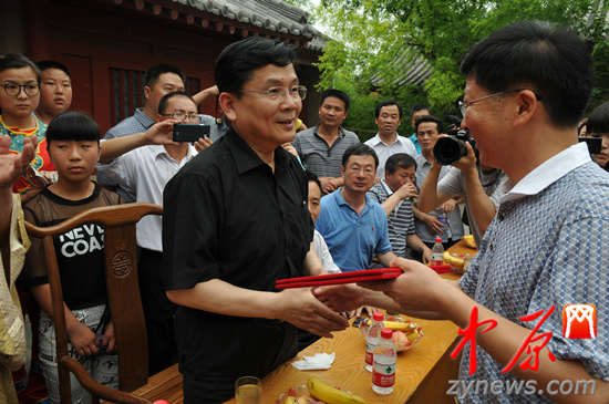 余光中、汪國(guó)真做客杜甫故里 共話詩圣家國(guó)情懷