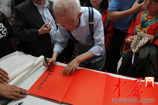 余光中、汪國(guó)真做客杜甫故里 共話詩圣家國(guó)情懷