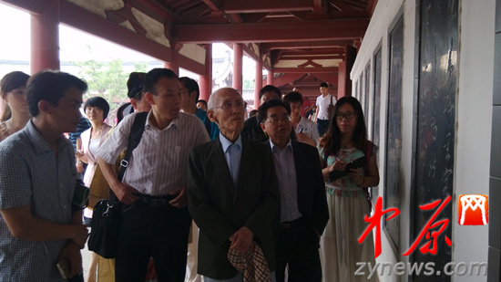 余光中、汪國(guó)真做客杜甫故里 共話詩圣家國(guó)情懷