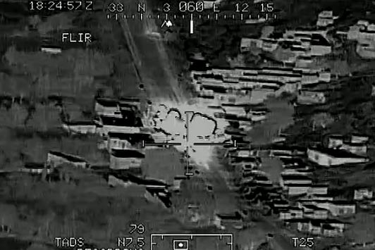 美直升機駕駛員邊唱歌邊向阿富汗人發(fā)射導彈