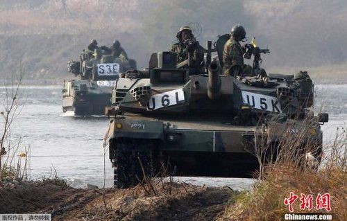 　資料圖：2011年11月2日，韓國軍隊在首爾東南100公里的驪州進行軍事演習。