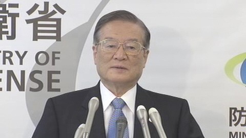 日本防衛(wèi)省森本敏16日上午出席記者會(huì)。