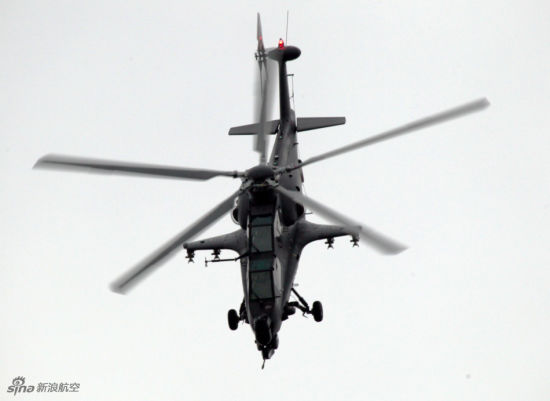 資料圖：在珠海航展上亮相的武直-10攻擊直升機(jī)。