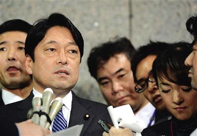 2月5日晚，日本防衛(wèi)省大臣小野寺召開緊急記者會(huì)，公開日本自衛(wèi)隊(duì)軍艦被中國軍艦雷達(dá)瞄準(zhǔn)的消息。據(jù)稱，首相安倍晉三親自下達(dá)了公開的指令。