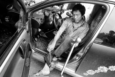 警方:五類殘疾人已可以申領(lǐng)駕照 警方:五類殘疾人已可以申領(lǐng)駕照