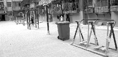 改造后的經(jīng)六路3號院(小圖為改造前景象) 改造后的經(jīng)六路3號院(小圖為改造前景象)