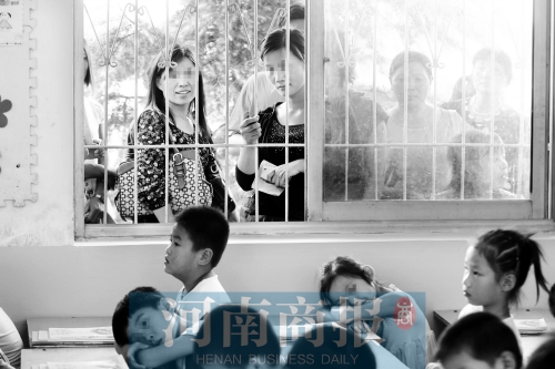 家長們都想讓孩子上個好學(xué)校、好班級，但也應(yīng)根據(jù)實際情況，選擇最合適的