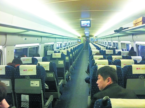 　春運(yùn)頭兩天，部分高鐵上座率并不高。