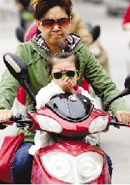 昨天清晨，文化宮路。 鄭州晚報記者 張翼飛 圖