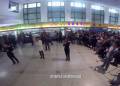 火車站候車大廳紅歌快閃迎國慶！百人互動，震撼現(xiàn)場嗨翻天！