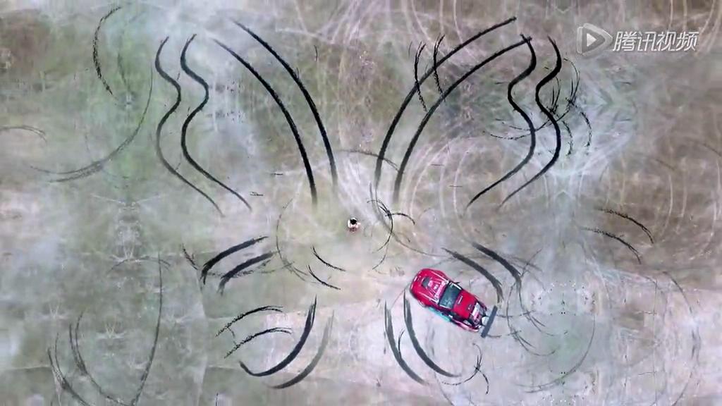 真人版“藤原拓?！崩@美女飄移輪印畫蝴蝶